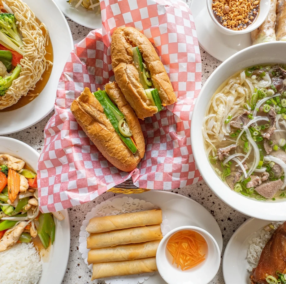 Casual dining room at Saigon Royal Vietnamese restaurant in Douglasdale, Calgary